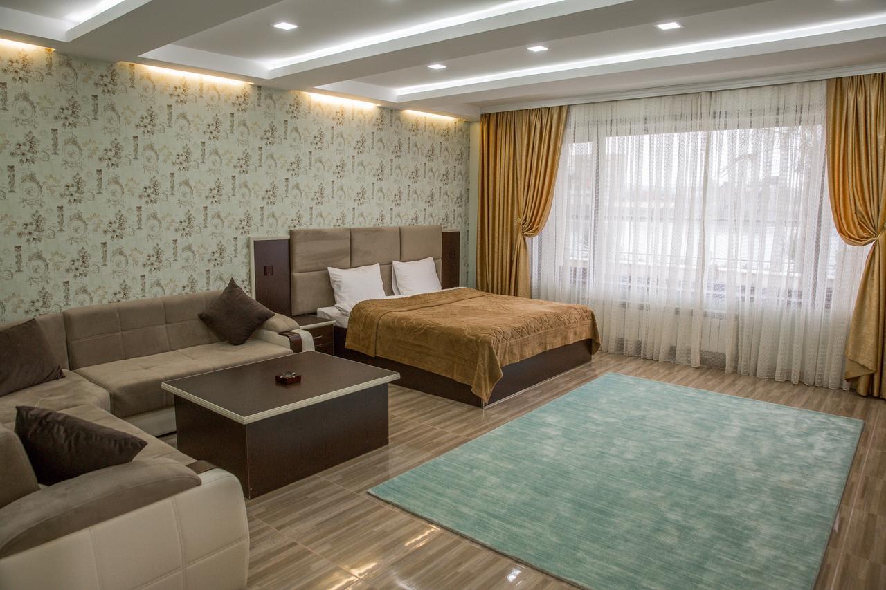 Semeni Hotel & Restaurant Mingacsevir Kültér fotó